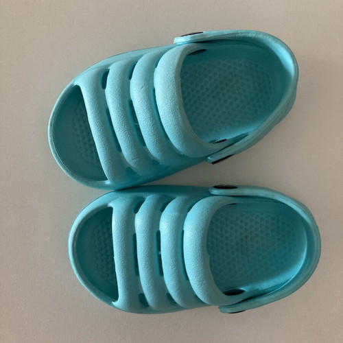 Children's turquoise flip-flops new, sizes 20-21