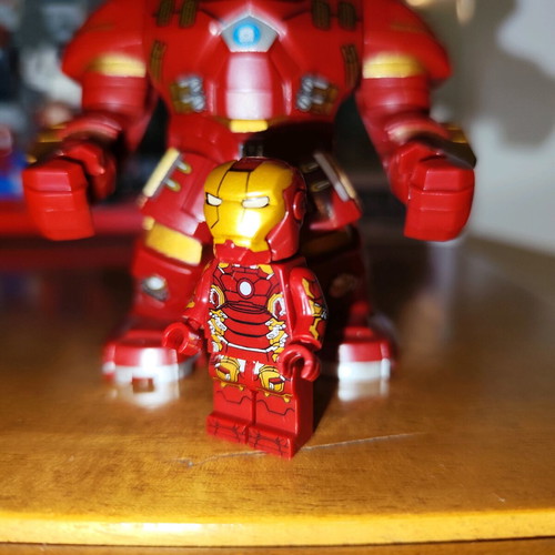 Hulkbuster Iron Man MK 44 figure like new
