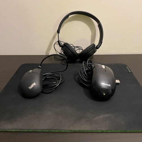 Razer mousepad set with 2 USB mice Lenovo and Microsoft, Sony headphones used
