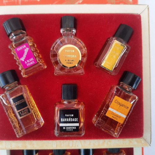 Parfums de France Vintage Set used, 10 miniatures and Bath Perfume Oil
