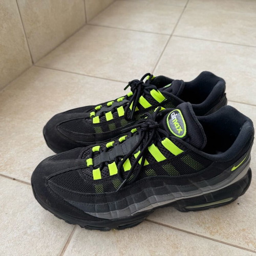 Air Max Neon Black 95 Nike athletic shoes like new, size 45