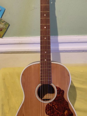 Greek guitar like new with strong sweet echo and case