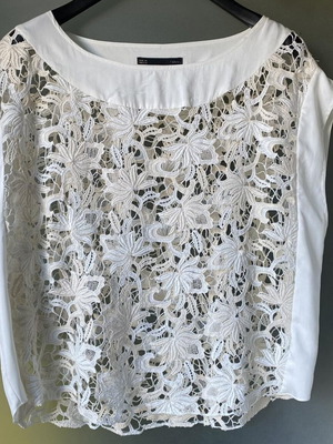 Women's sleeveless blouse with lace like new, beige, size M from SFERA