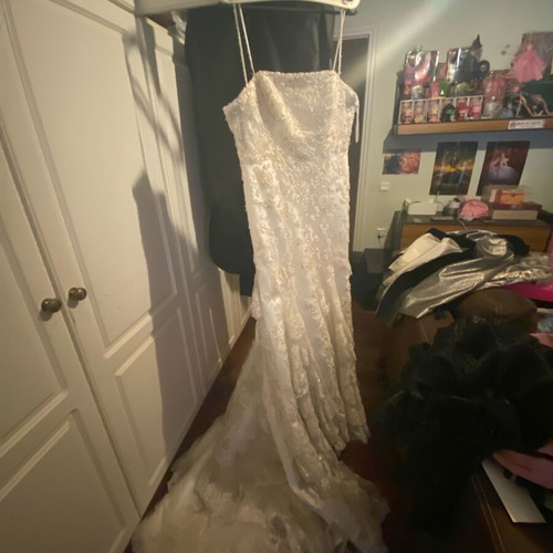 Vintage wedding dress like new with impressive train and crystals
