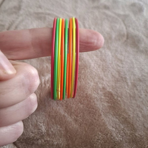 Set of 8 bangles like new in bright colors