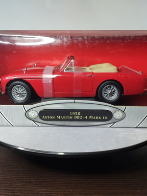 Road Signature Aston Martin DB2-4 Mark III metal model scale 1:18 new