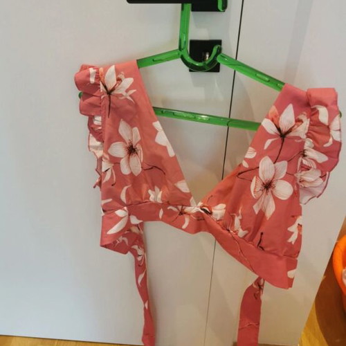 Top one size floral like new, fits up to medium