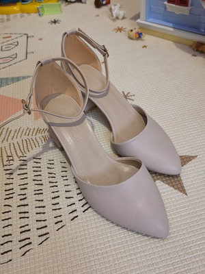 Daxtors nude pumps with block heel and ankle strap size 37 new