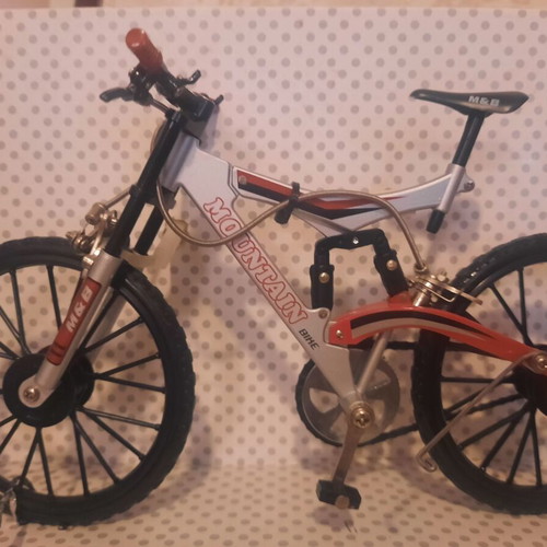Metal Mountain Bike Miniature like new, scale 1/6-1/10
