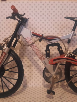 Metal Mountain Bike Miniature like new, scale 1/6-1/10
