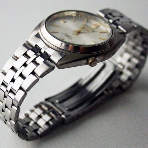 Seiko Quartz 21 Jewels Vintage Wristwatch Japan 2035 0224R2 New Battery