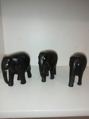 African elephants used figurines