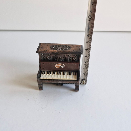 Playme miniature piano sharpener used