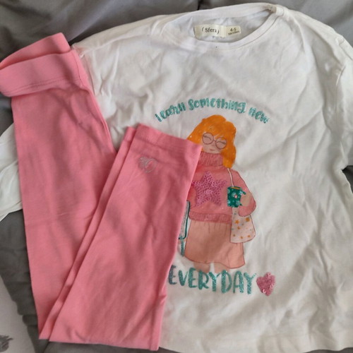 Girls' clothing set like new, 2 long-sleeve tops and 2 leggings, age 4