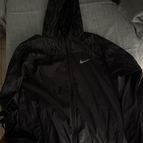 Nike windbreaker like new, black and grey, size M
