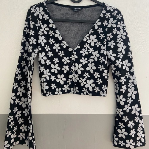 Monki floral crop top with buttons used, size M, black and white