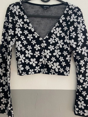 Monki floral crop top with buttons used, size M, black and white