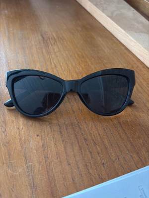 Black sunglasses like new