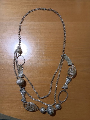 Silver fashion jewelry necklace new with intricate design