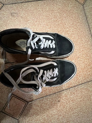 Vans athletic shoes used, size 38.5, black and white