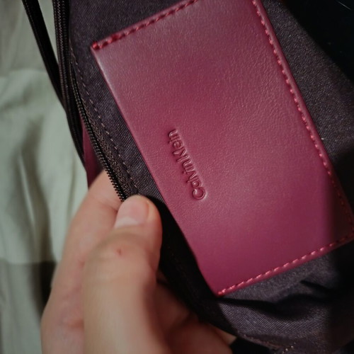 Calvin Klein handbag like new, adjustable strap, burgundy