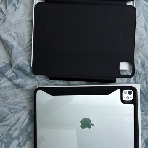 iPad Pro M5 11 inch 256GB like new