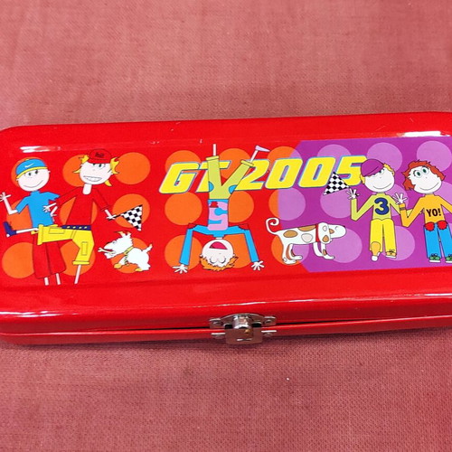 Tin case from 1990s like new