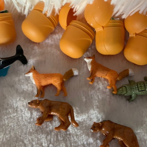Kinder toys in excellent condition, pack of 13 pieces