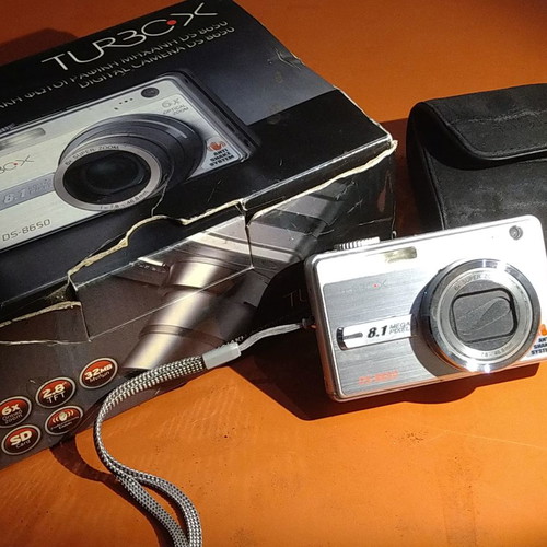 Camera in excellent working condition with zoom and HD video