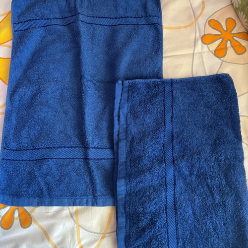Small towel set like new, royal blue