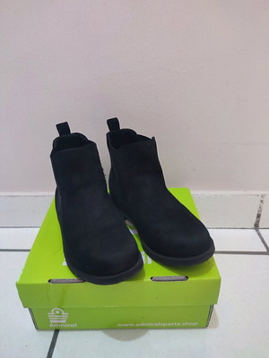 Zara boots size 26 like new, black suede
