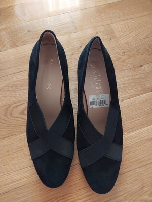 Dchicas leather pumps new, size 38, black
