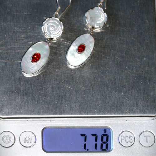 Earrings with genuine garnet stone and carved shell in 925 silver new