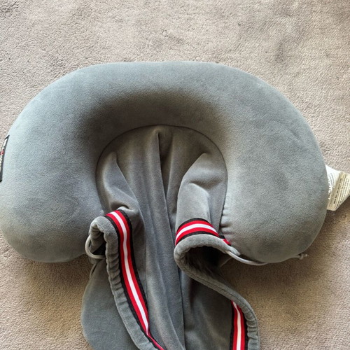 Bell+Howell travel pillow like new