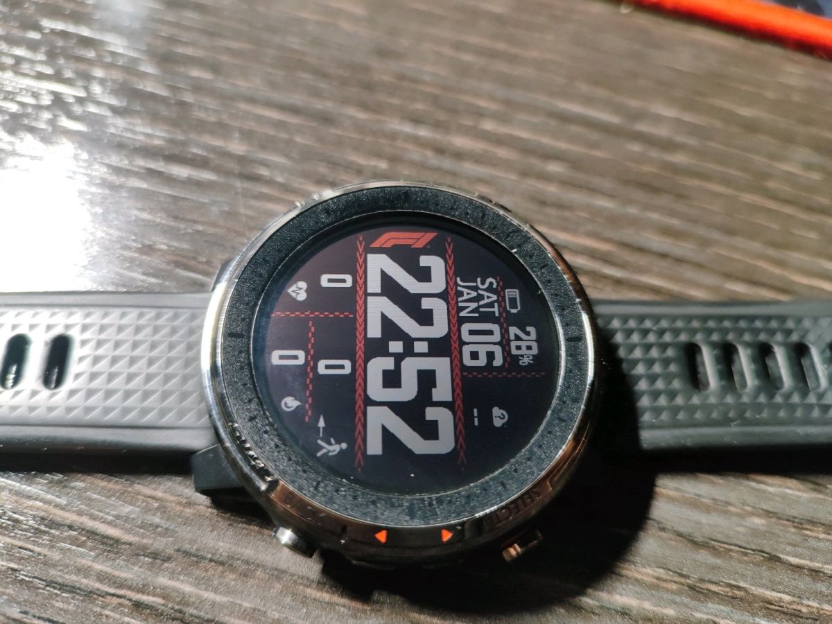 Amazfit stratos 3 cheap vs garmin vivoactive 4