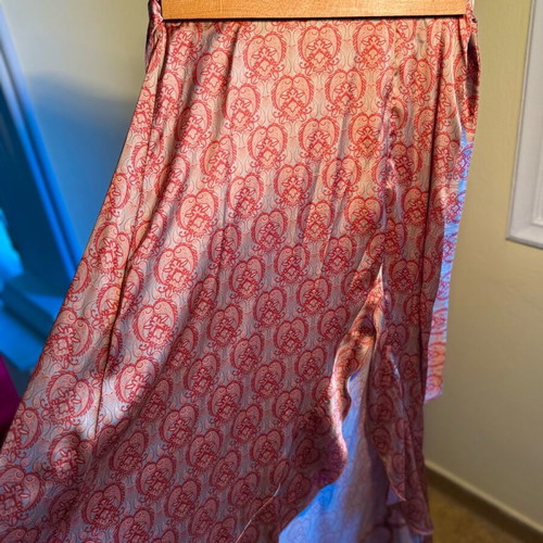 Lynne set like new with high-waisted skirt and crop top