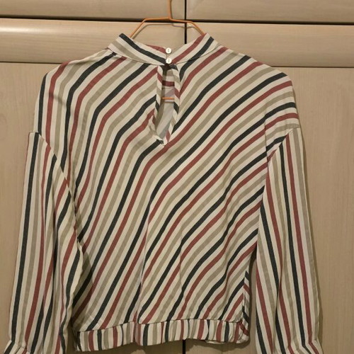 Bershka crop top with diagonal stripes like new, size small
