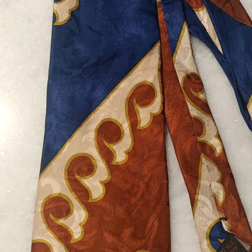 Silk Italian tie like new, multicolored with retro design