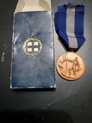 Bronze National Resistance Medal like new with original box