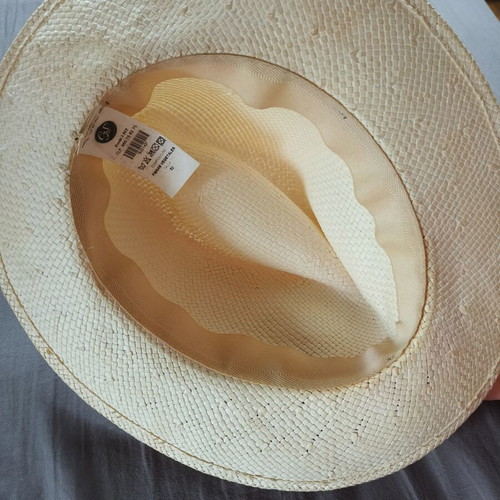 Men's hat like new, size 62, white beige