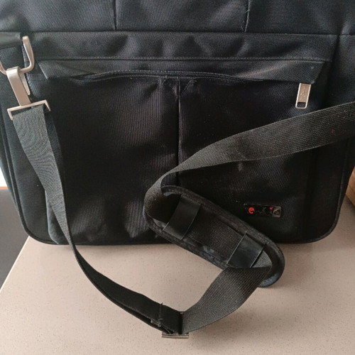 Laptop bag like new with multiple compartments