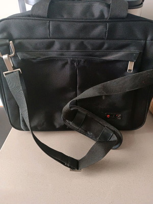 Laptop bag like new with multiple compartments