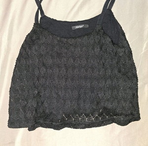 Μαύρο crop top με δαντέλα