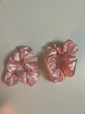 Scrunchie pink like new