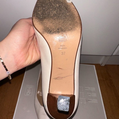 Leather white Ioannou pump used, size 37