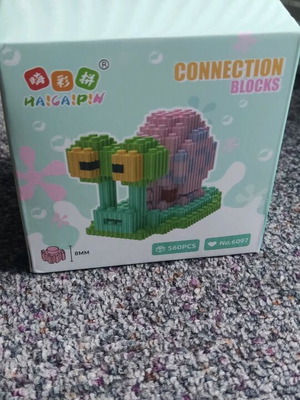 Gary Blocks like new, 560 pieces with SpongeBob snail