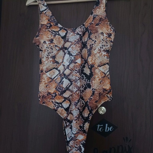 One-piece swimsuit like new, sizes M and L