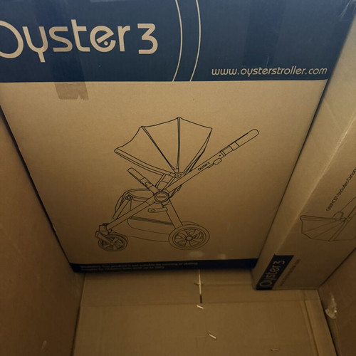 Oyster 3 in 1 stroller like new with isofix base and accessories