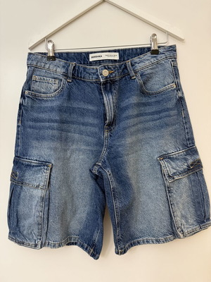 Bershka denim cargo βερμούδα, μπλε, μέγεθος 38