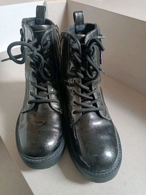 Xti black ankle boots with rhinestones like new, size 33